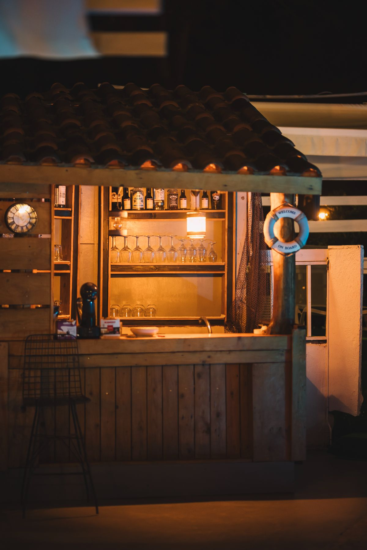 Pool bar